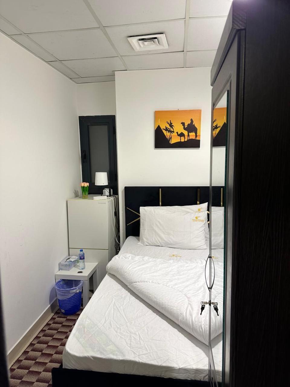 Four Stars Hostel Dubai Esterno foto