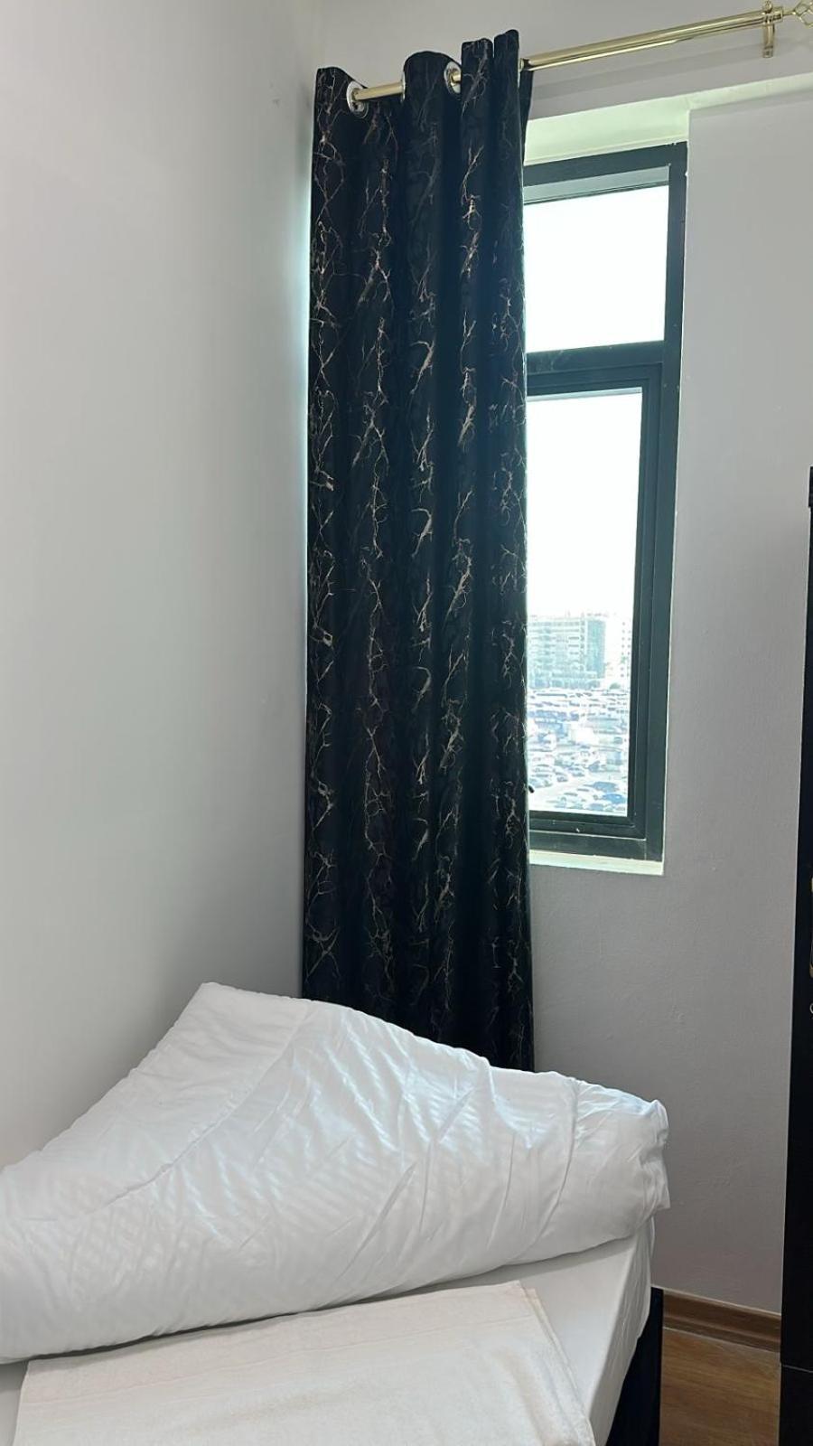 Four Stars Hostel Dubai Esterno foto